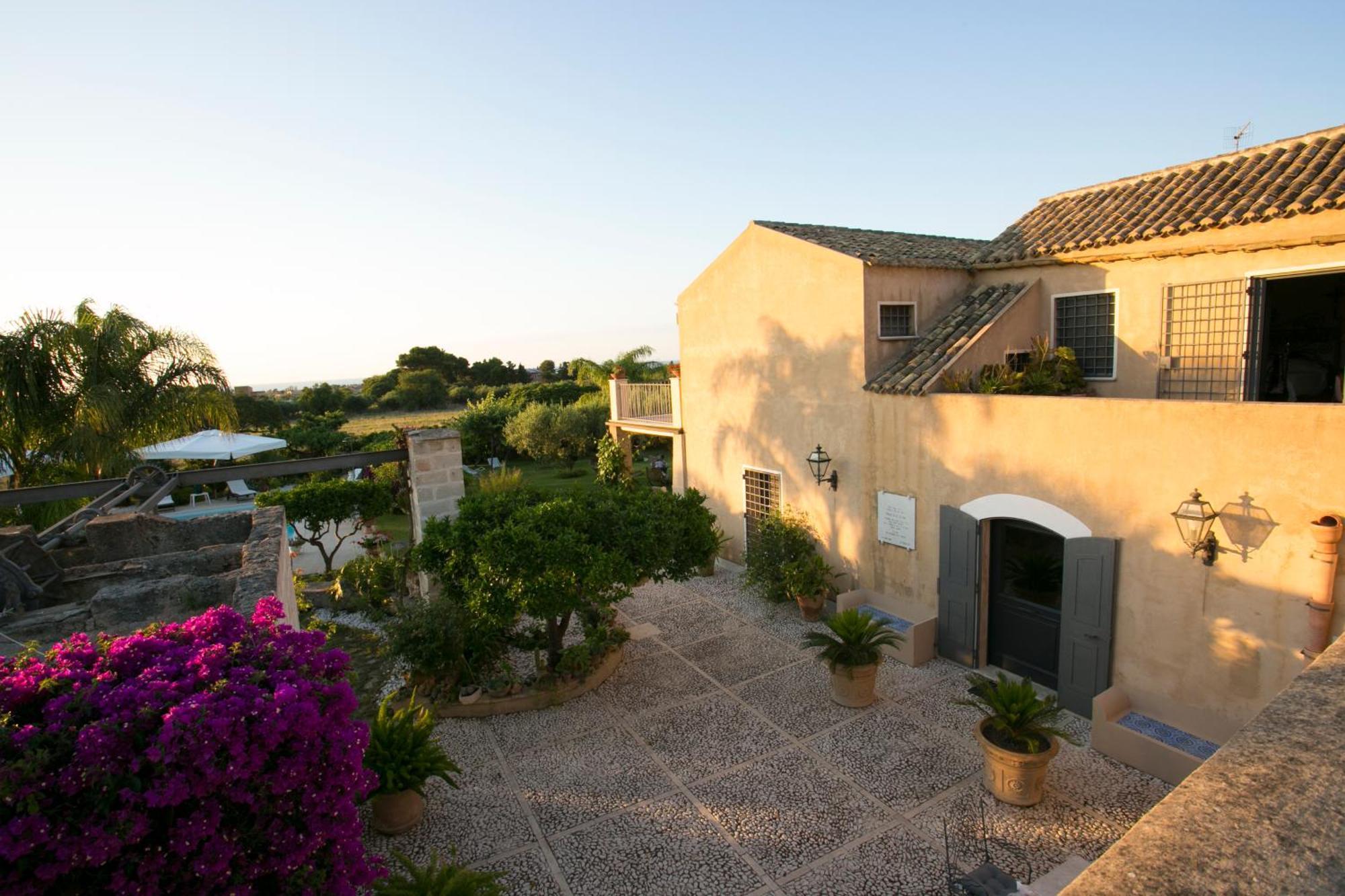Baglio Sant'Andrea Bed & Breakfast Valderice Exterior foto