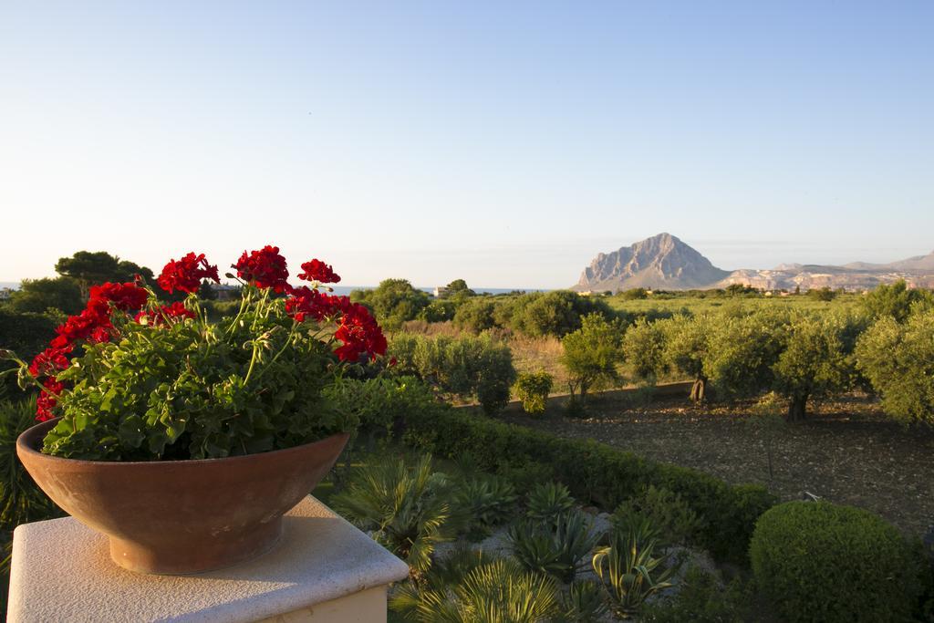 Baglio Sant'Andrea Bed & Breakfast Valderice Exterior foto